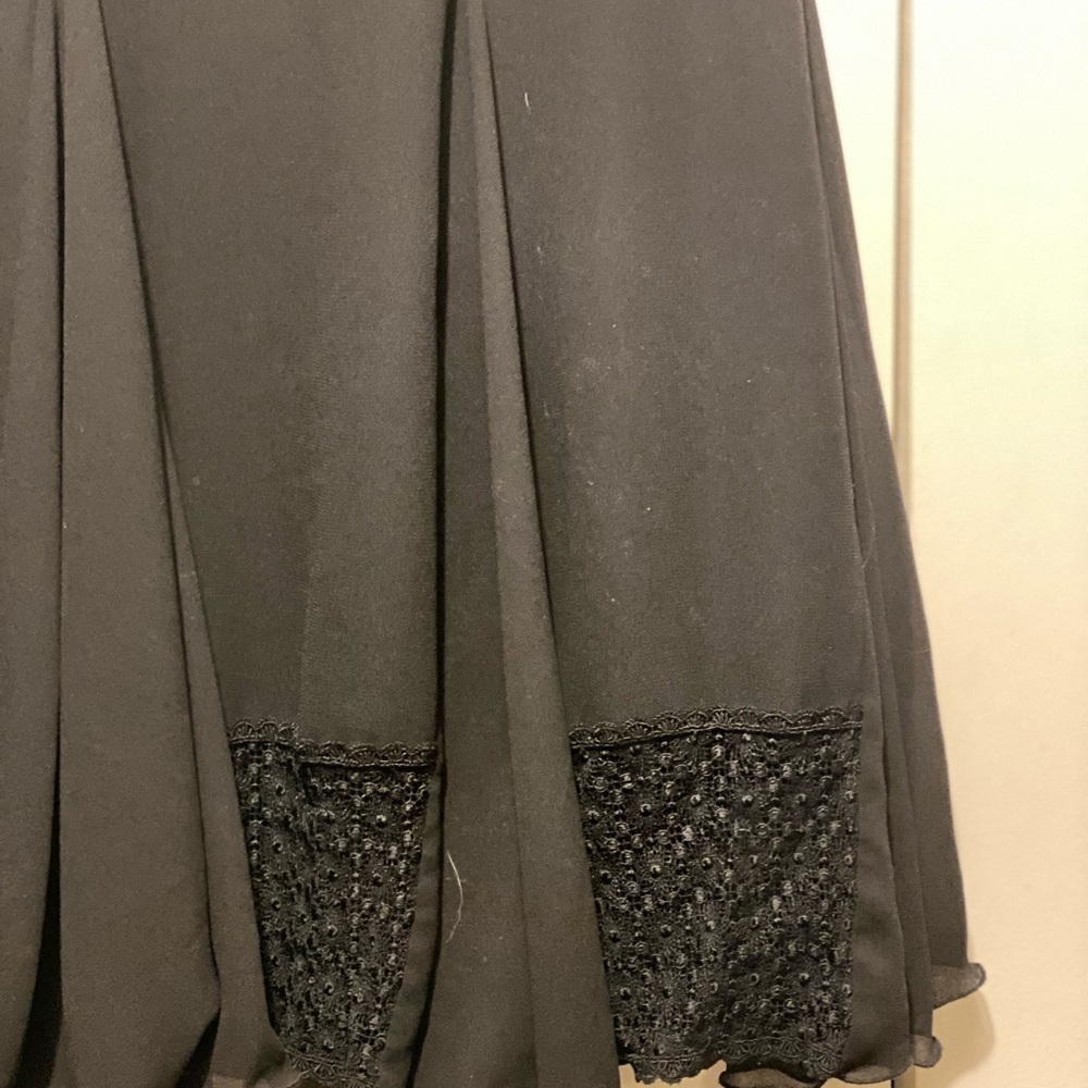 Chic Black Maxi Skirt for Women - Picture 3 of 4